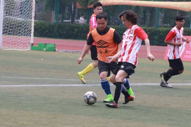 高诗岩29+9沙约克28分 山东险胜北京终结3连败